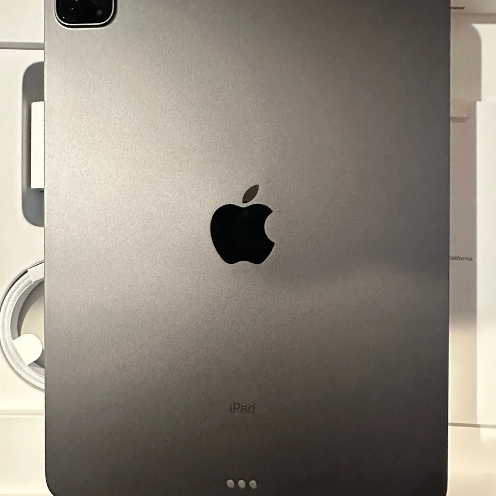 COPY - iPad Pro 11” 2nd gen, 1TB Open Box